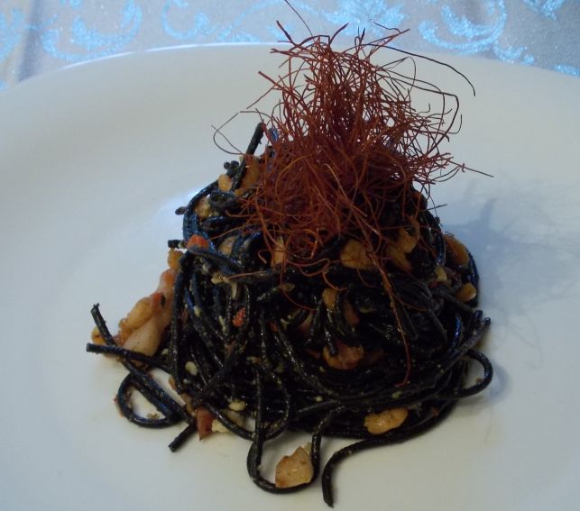 Spaghetti al nero di sepia, reker si bacon