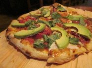 Pizza Tequilla cu avocado si creveti