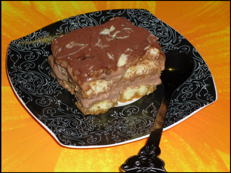 Tiramisu reţetă originală, ciocolatos cu fulgi de migdale