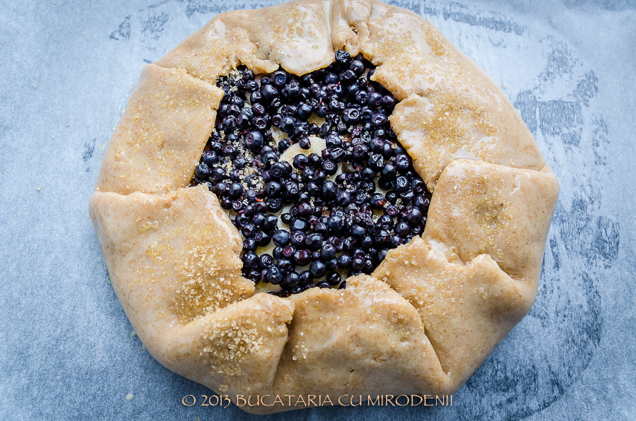 Tarta rustica cu afine si banane