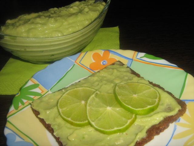 Salata de avocado