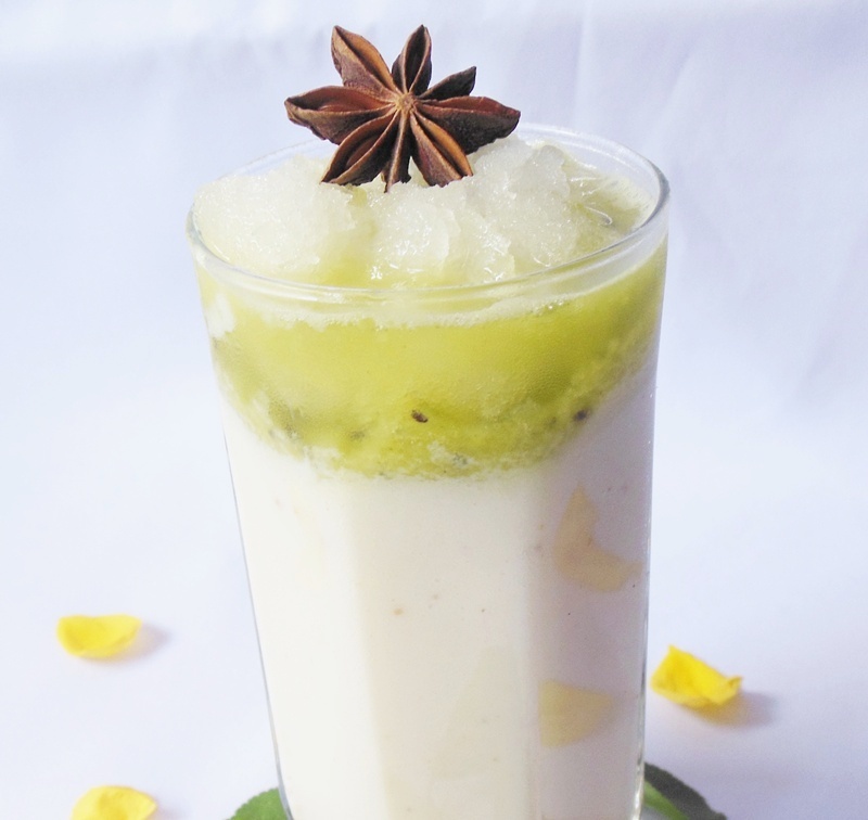 Milkshake cu ananas, anason si sorbet de lamaie