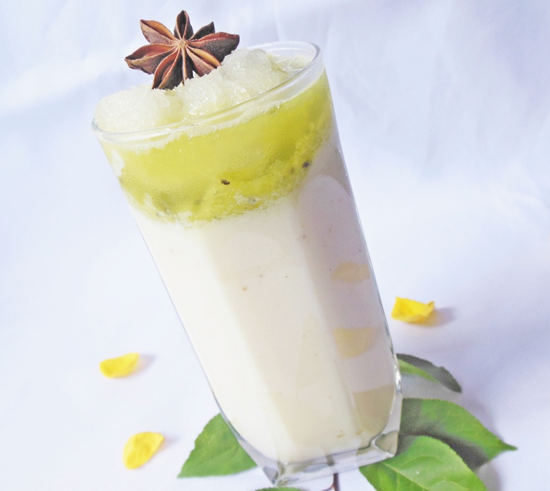 Milkshake cu ananas, anason si sorbet de lamaie