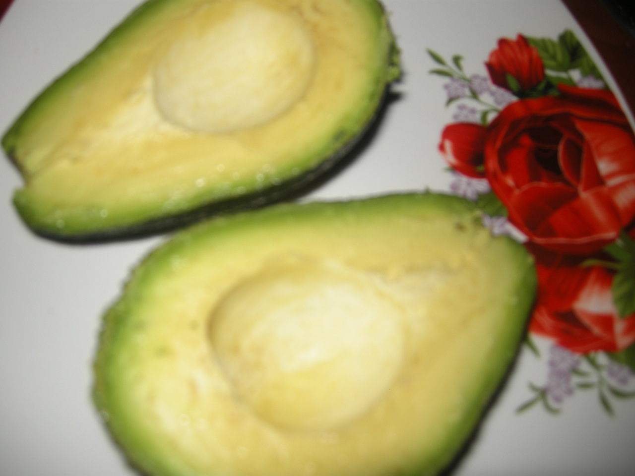 Avocado cu branza fina din lapte de capra