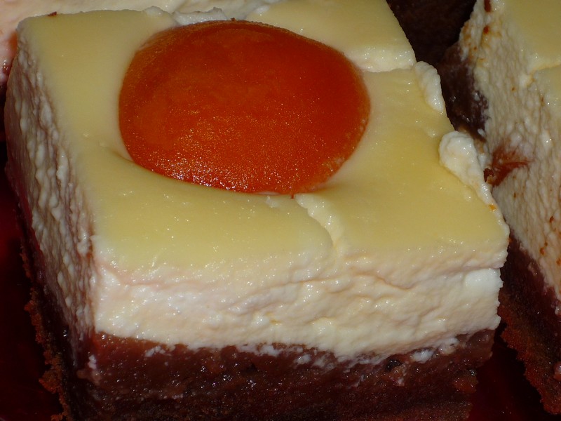 Brownies cheesecake cu caise