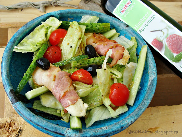 Salata cu sos de otet balsamic de zmeura,telemea si bacon