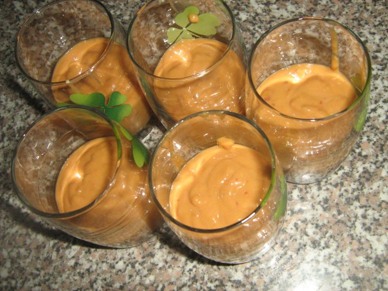 Smoothie de caise cu inghetata de nuci