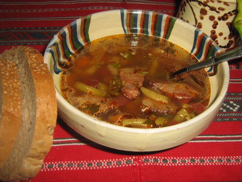 Ciorba de fasole verde cu afumatura