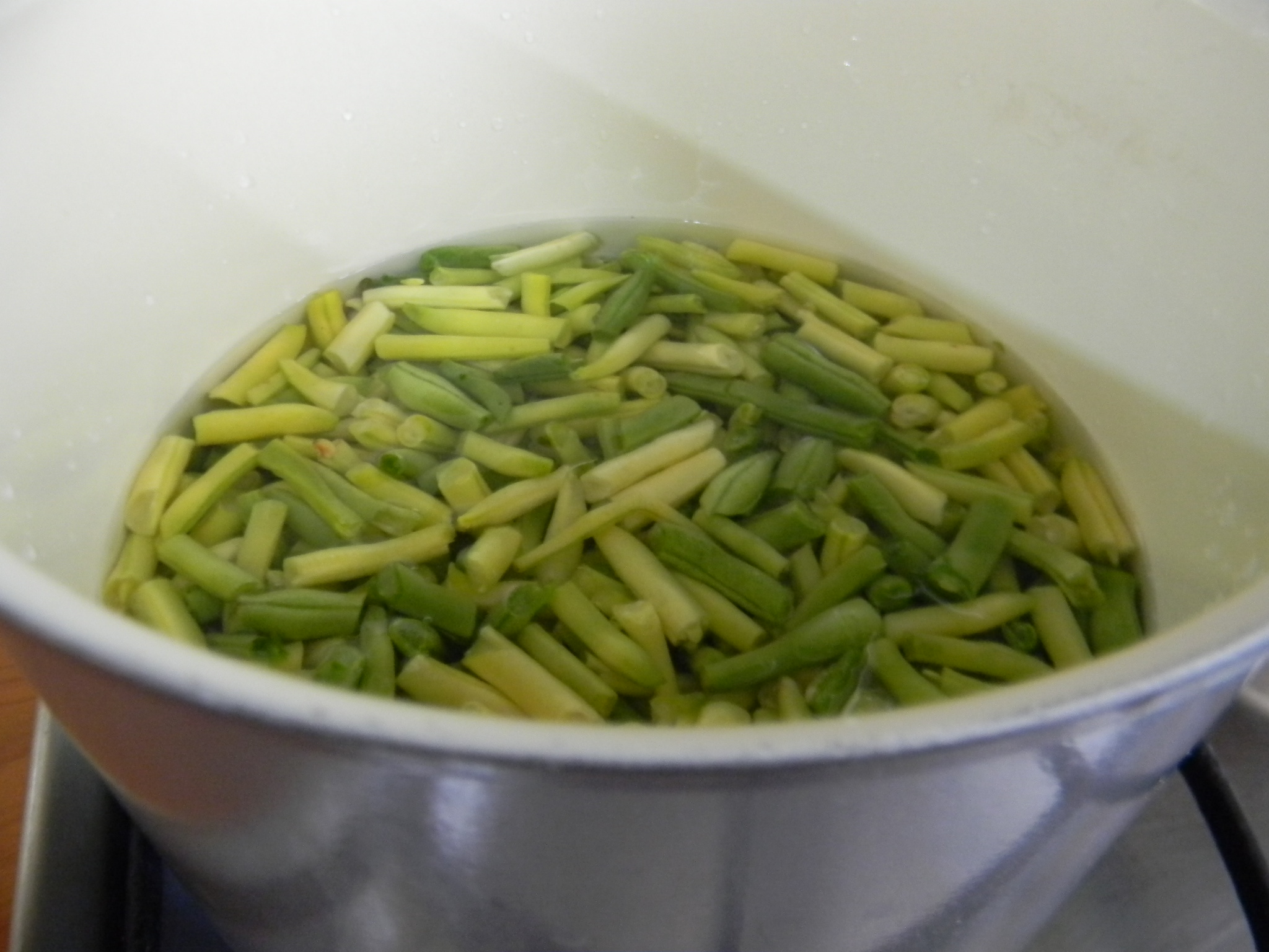 Salata de fasole verde cu maioneza si pesto