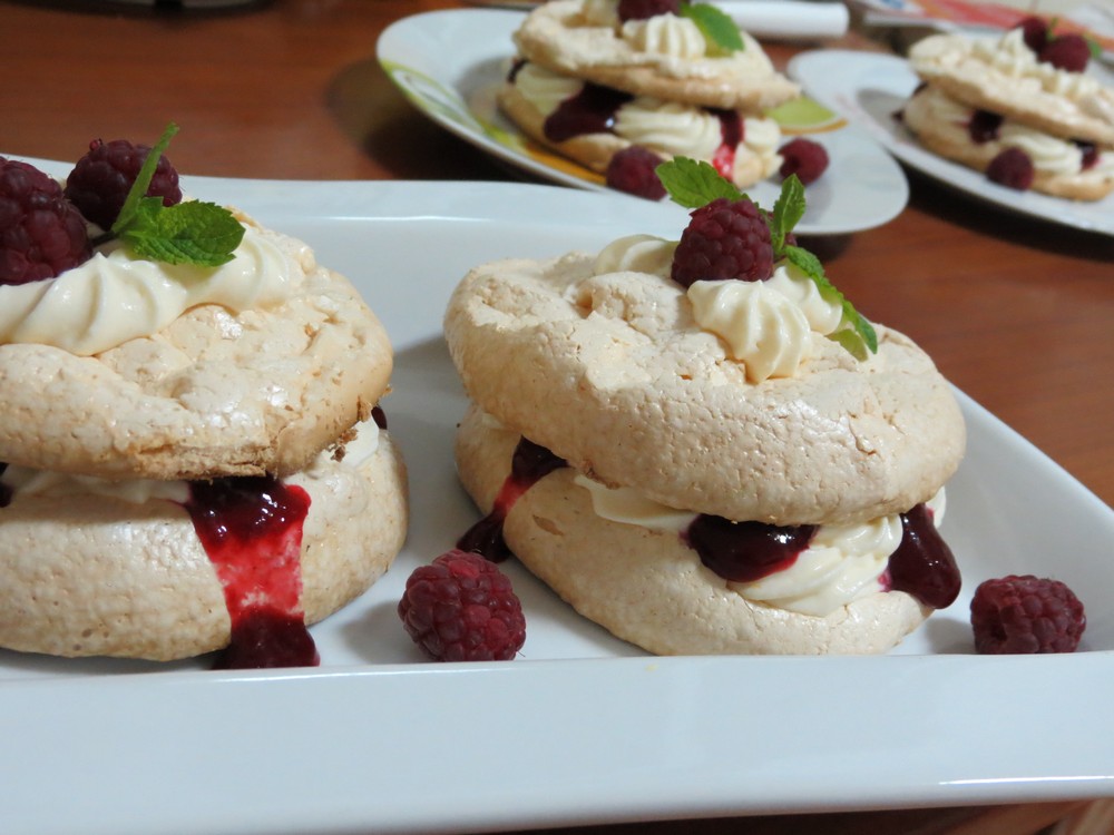 Mini pavlova cu zmeura