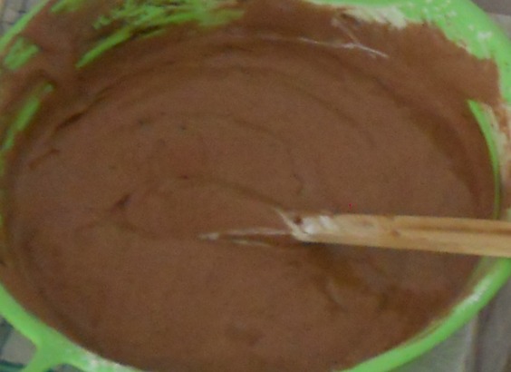 Tort cu blat de cacao si crema de vanilie