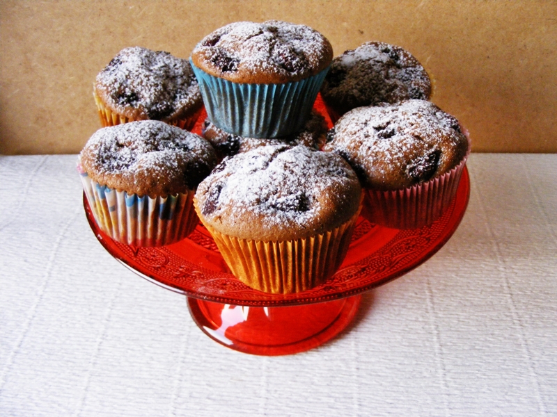 Muffins cu cacao si fructe de padure