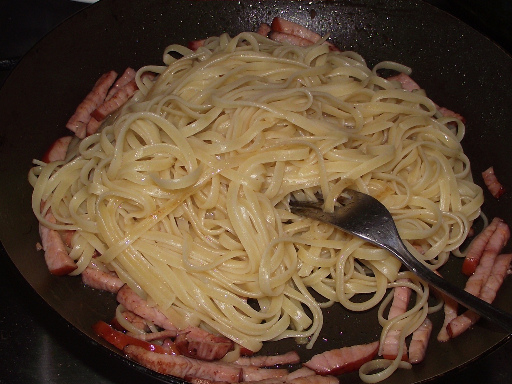 Linguine cu sunca,usturoi si parmezan