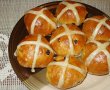 Hot cross buns cu stafide si mar-11