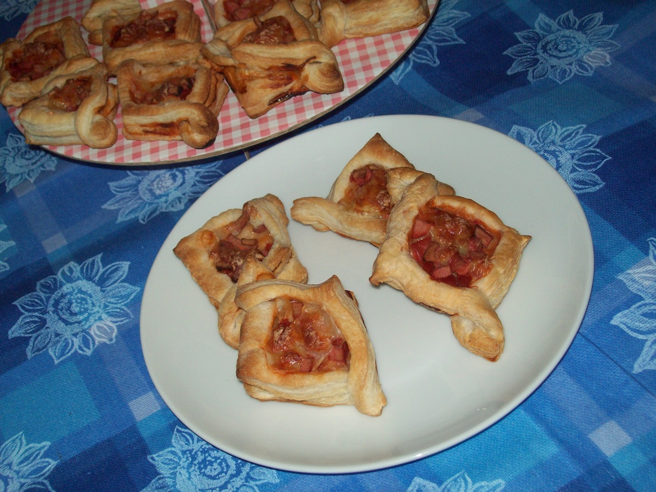 Mini pizza din foietaj