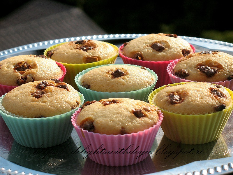 Muffins cu vanilie si bucati de ciocolata