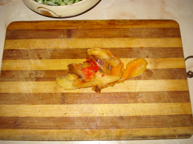Salata de castraveti cu ardei copt si iaurt