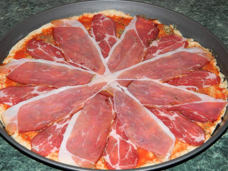 Pizza cu de toate (motaneasca)