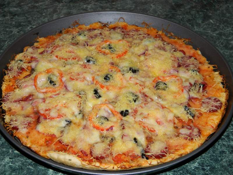 Pizza cu de toate (motaneasca)