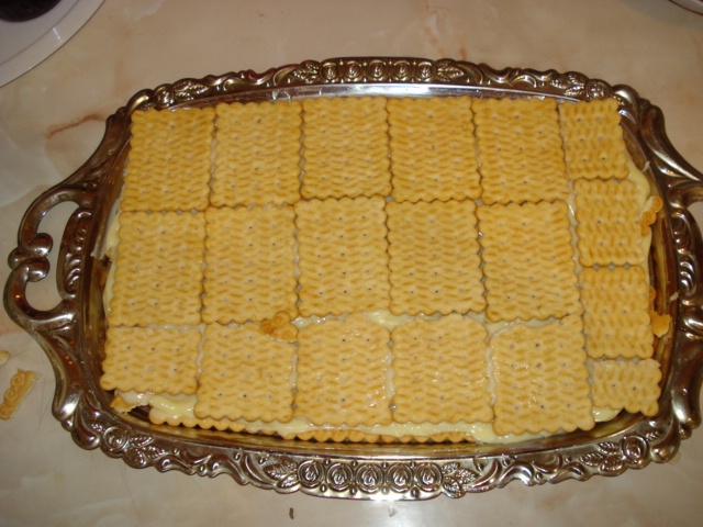 Tort de biscuiti cu crema de vanilie