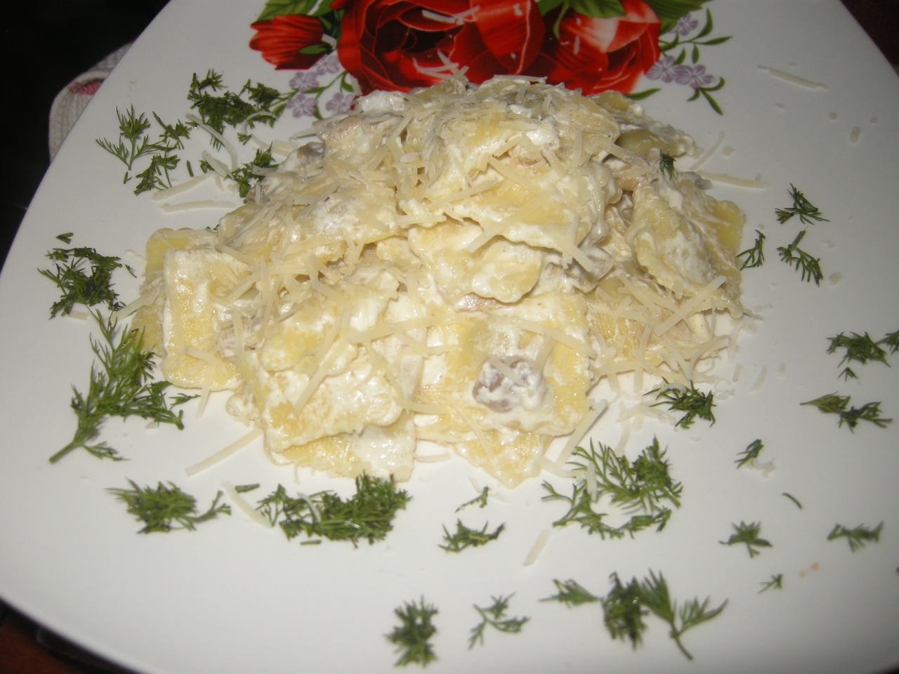 Ravioli al funghi cu sos de smantana si ciuperci