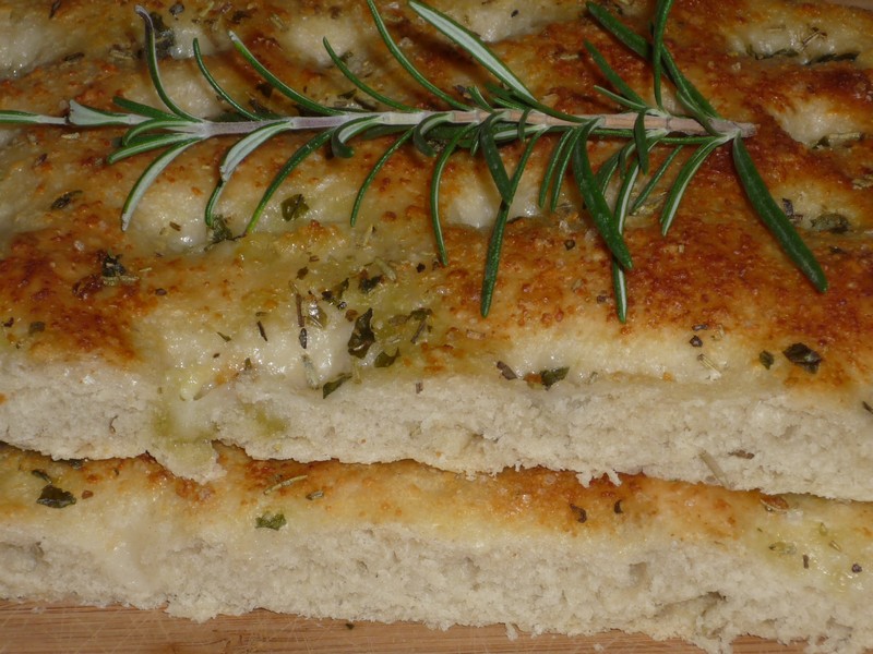 Focaccia cu usturoi si parmezan - Reteta delicioasa pentru paine aromata