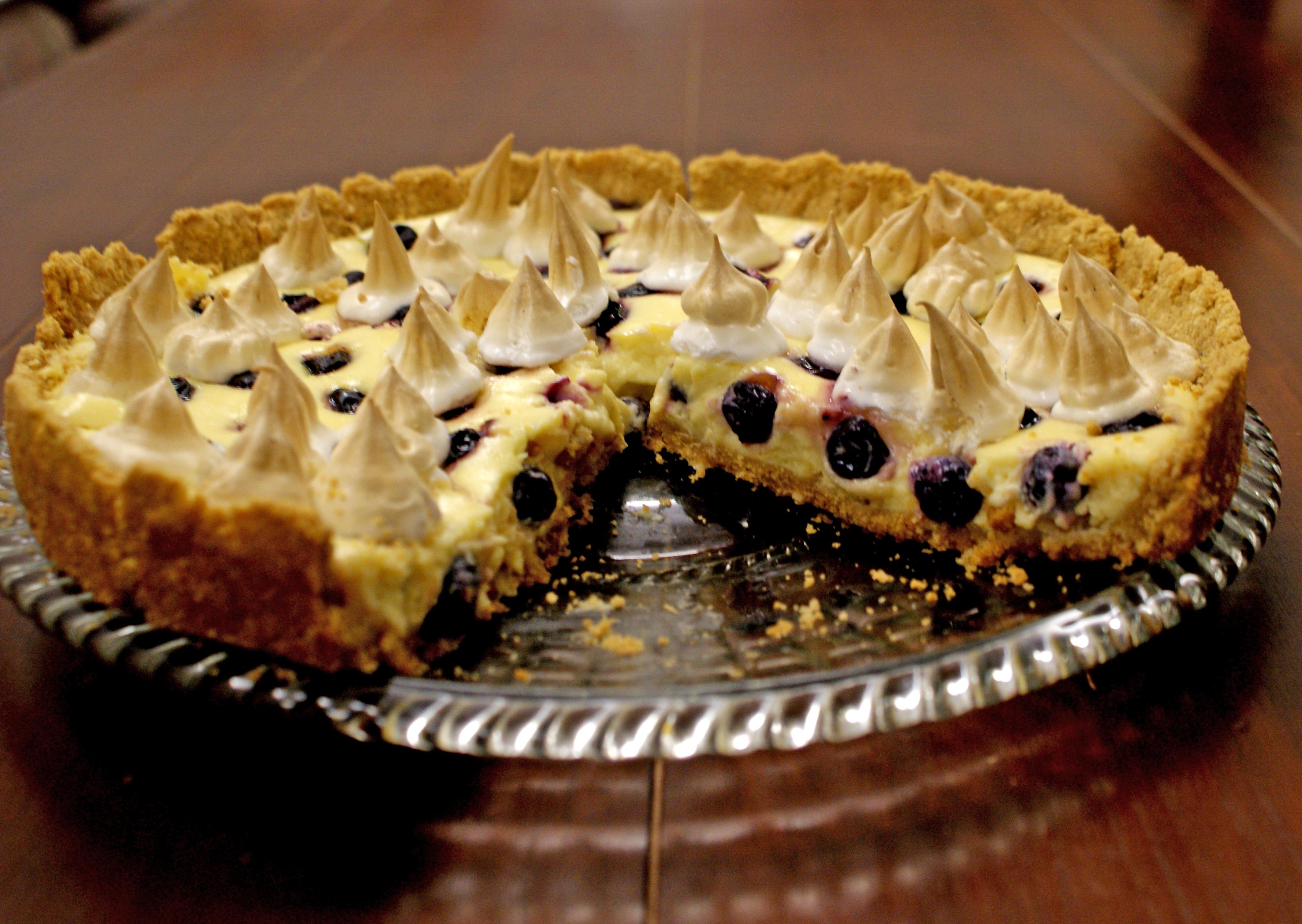 Tarta cu crema de lamâie, bezea si blat de biscuit