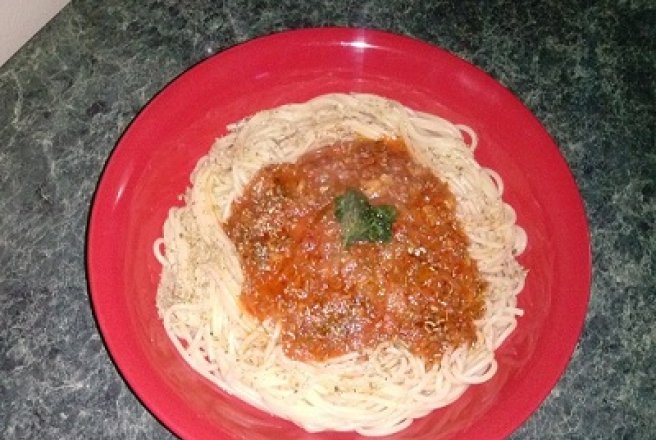 Spaghetti cu sos de rosii