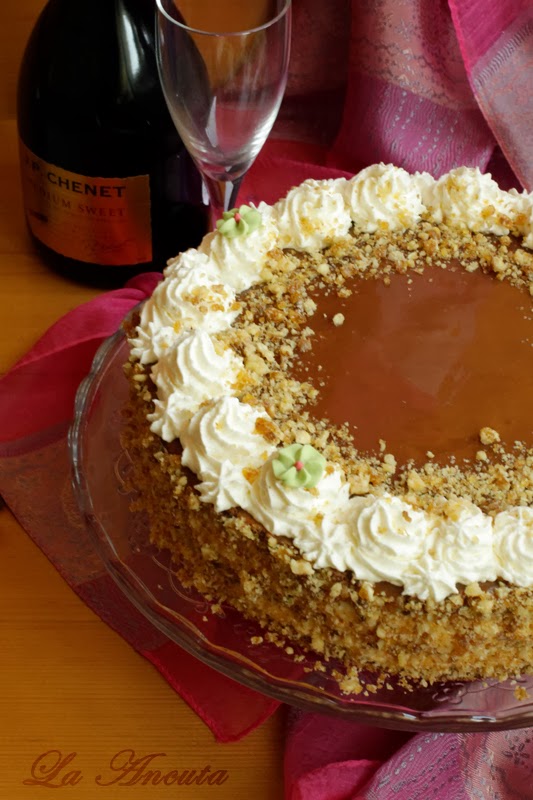 Tort cu nuca, mascarpone si caramel