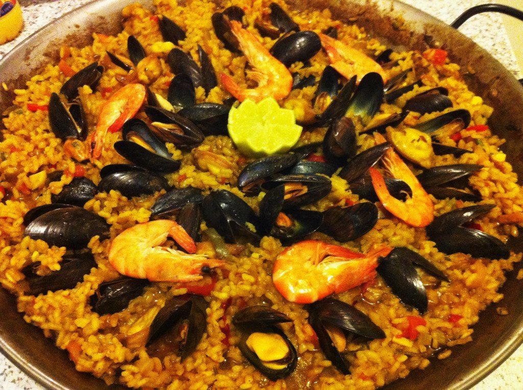 Paella Marisco cu rosii si ardei copti