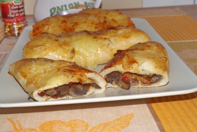 Aperitiv empanadas cu ciuperci si carne de pui