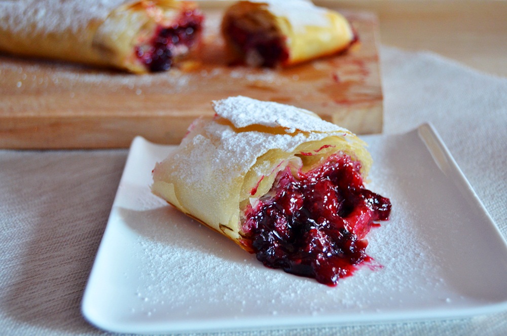 Strudel cu fructe de padure