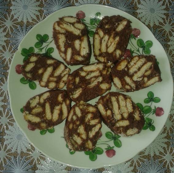 Salam de biscuiţi, reţetă cu unt