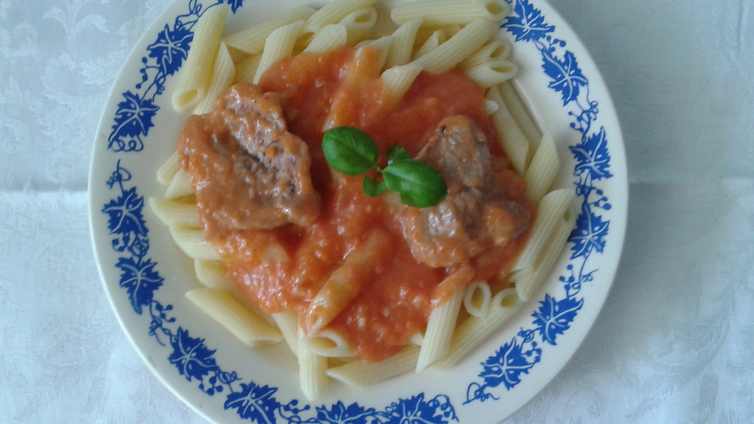 Penne cu sos de legume si carne de porc