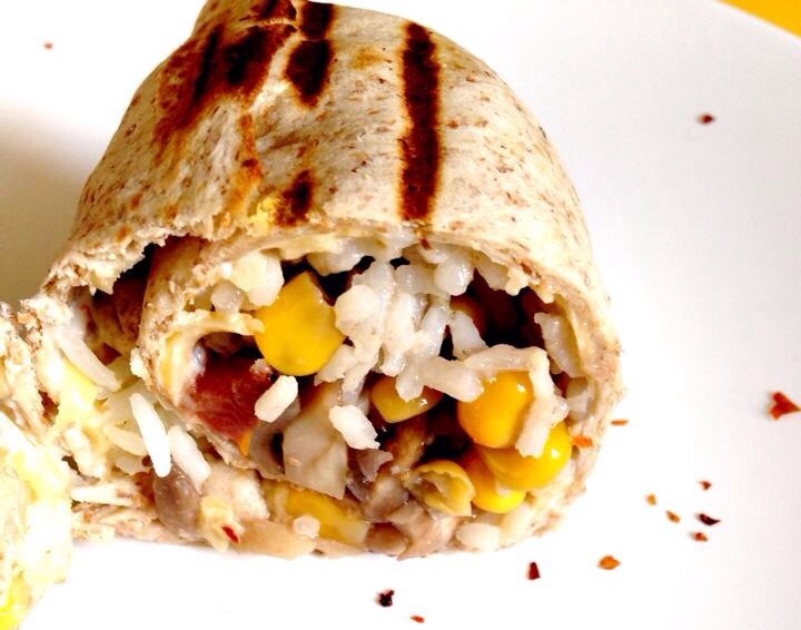 Burrito vegetarian cu orez și ciuperci