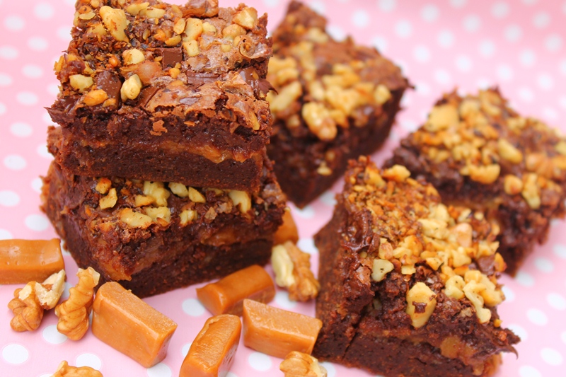 Brownies cu nuca si caramel