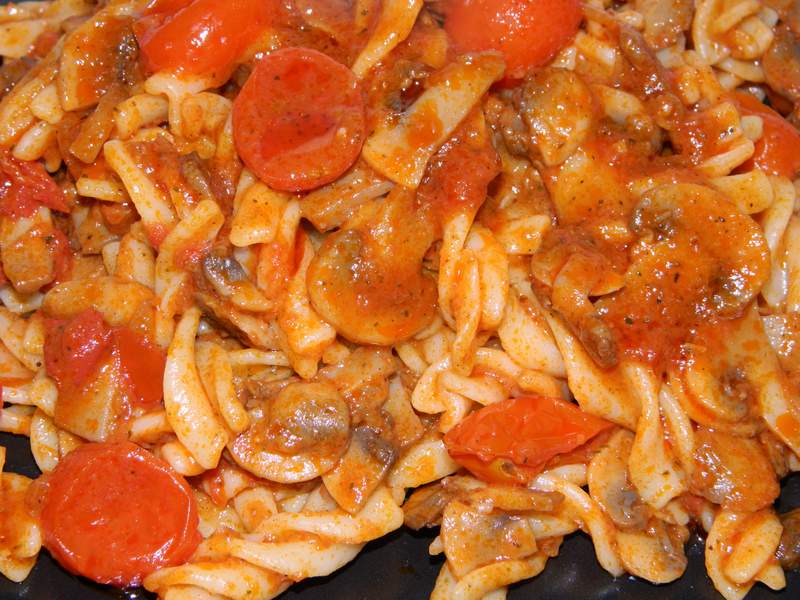 Fusilli cu ciuperci si rosii chery