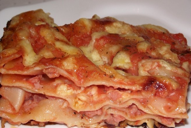 Lasagna cu carne tocata, ciolan afumat si ciuperci