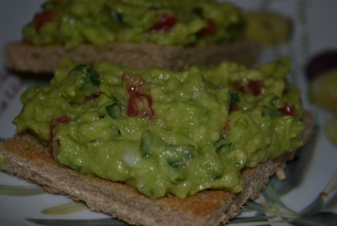 Salata de avocado