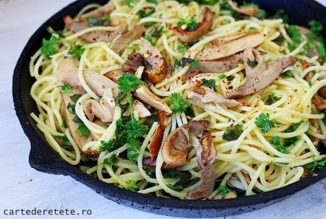 Spaghete cu ciuperci si usturoi