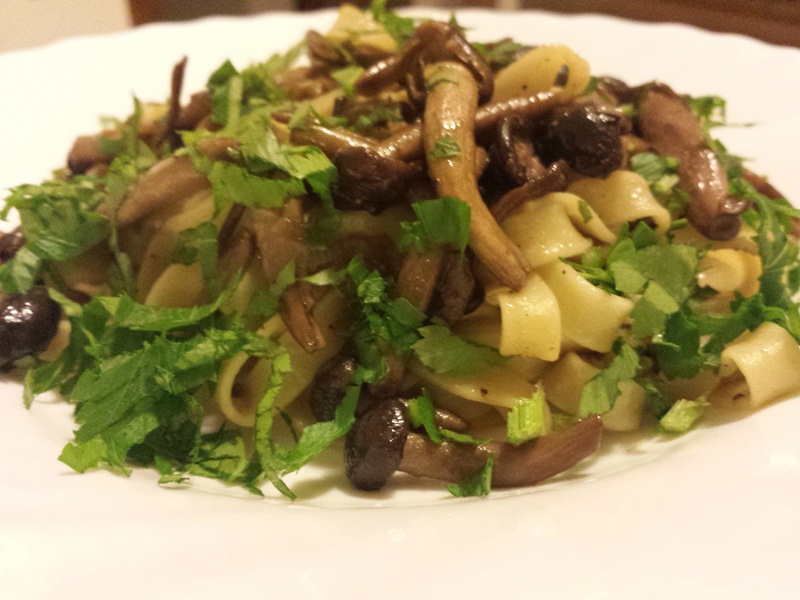 Tagliatelle con funghi pioppini