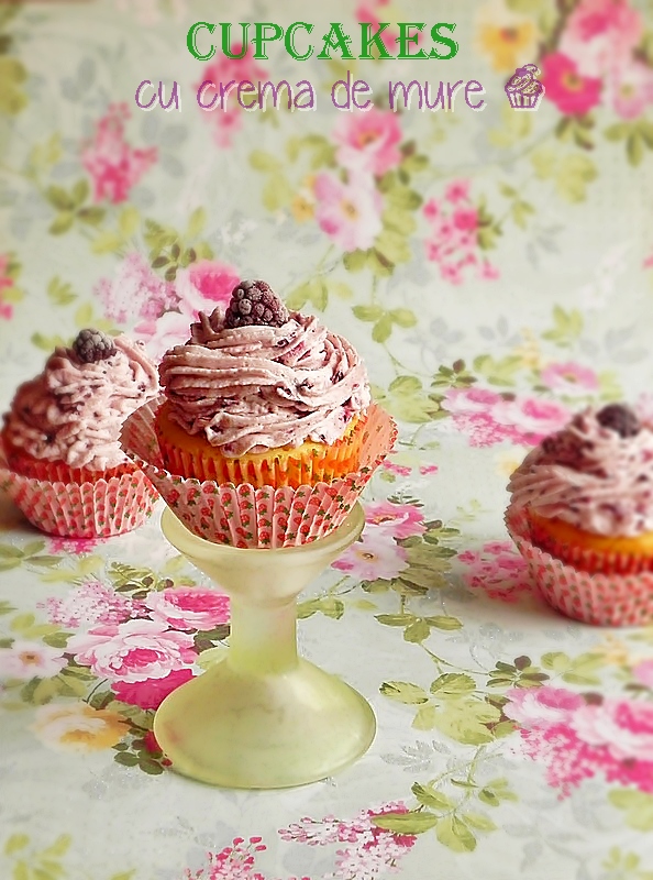 Cupcakes cu crema de mure