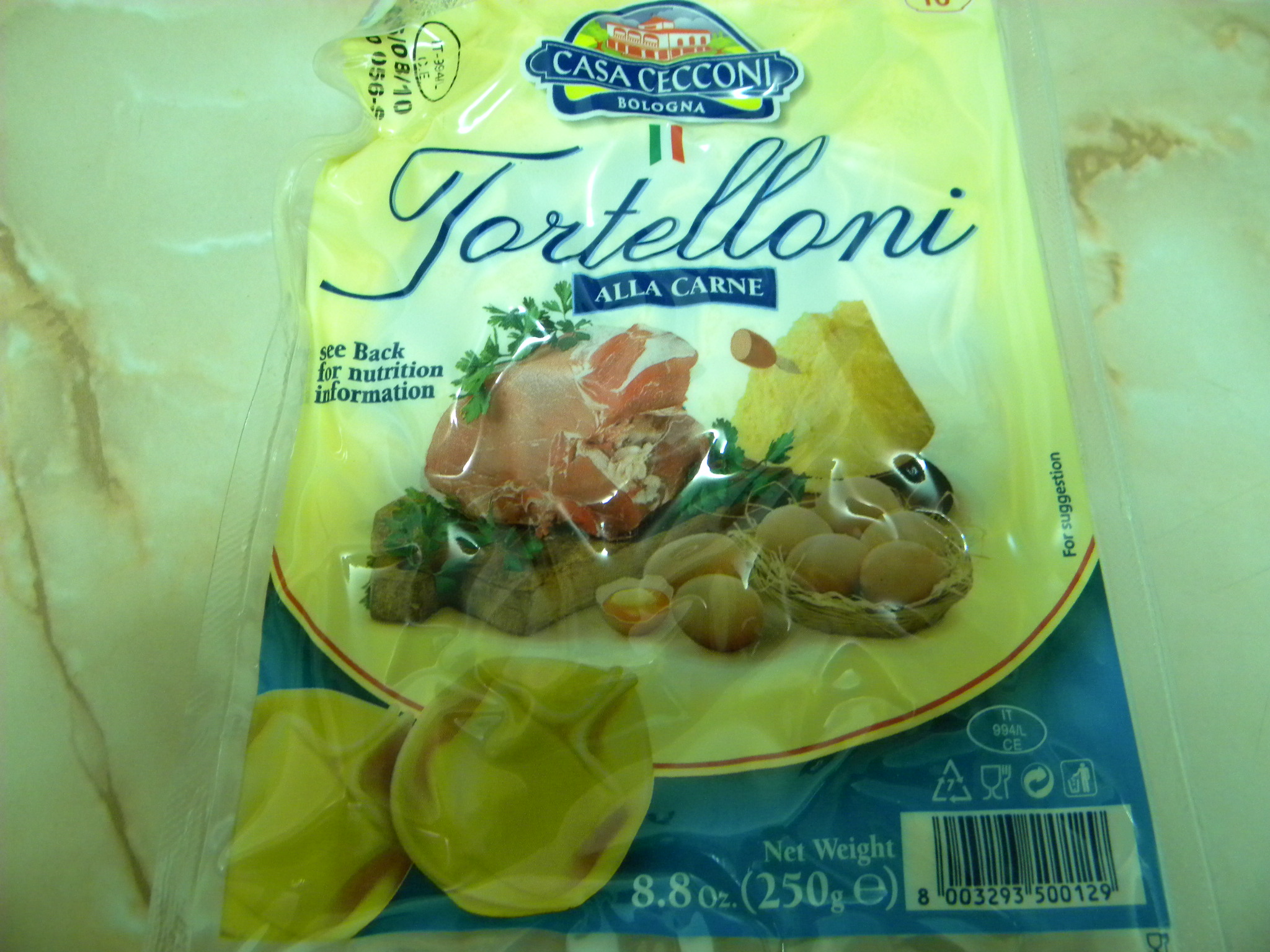 Tortelloni alla carne cu sos mamma rossa