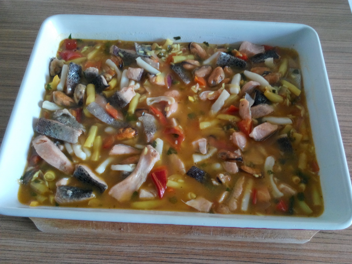 Paella cu fructe de mare si peste