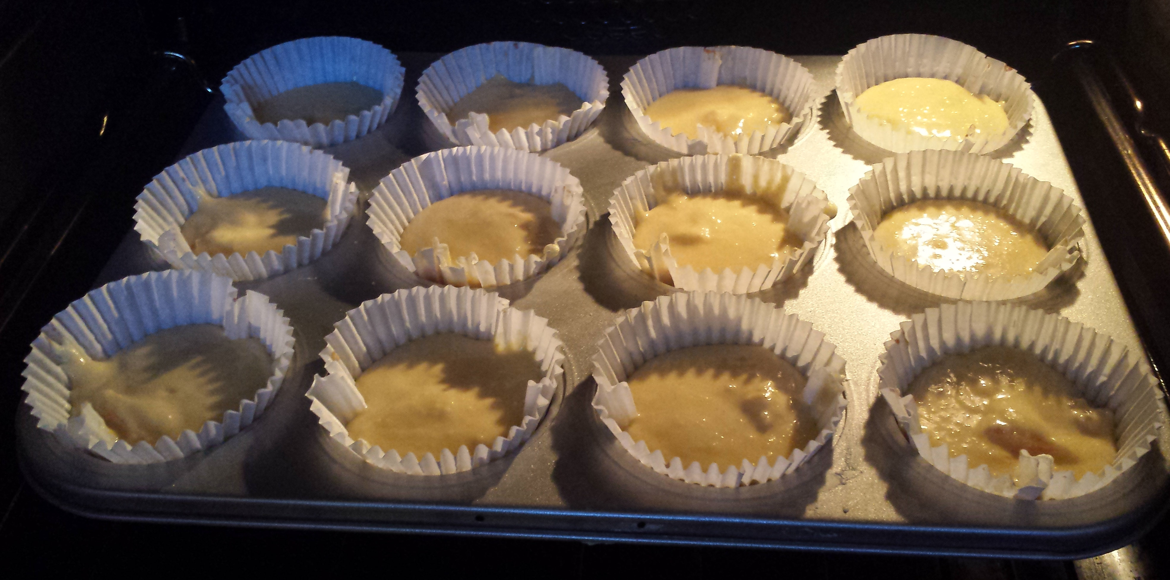 Muffins cu branza dulce si portocala caramelizata