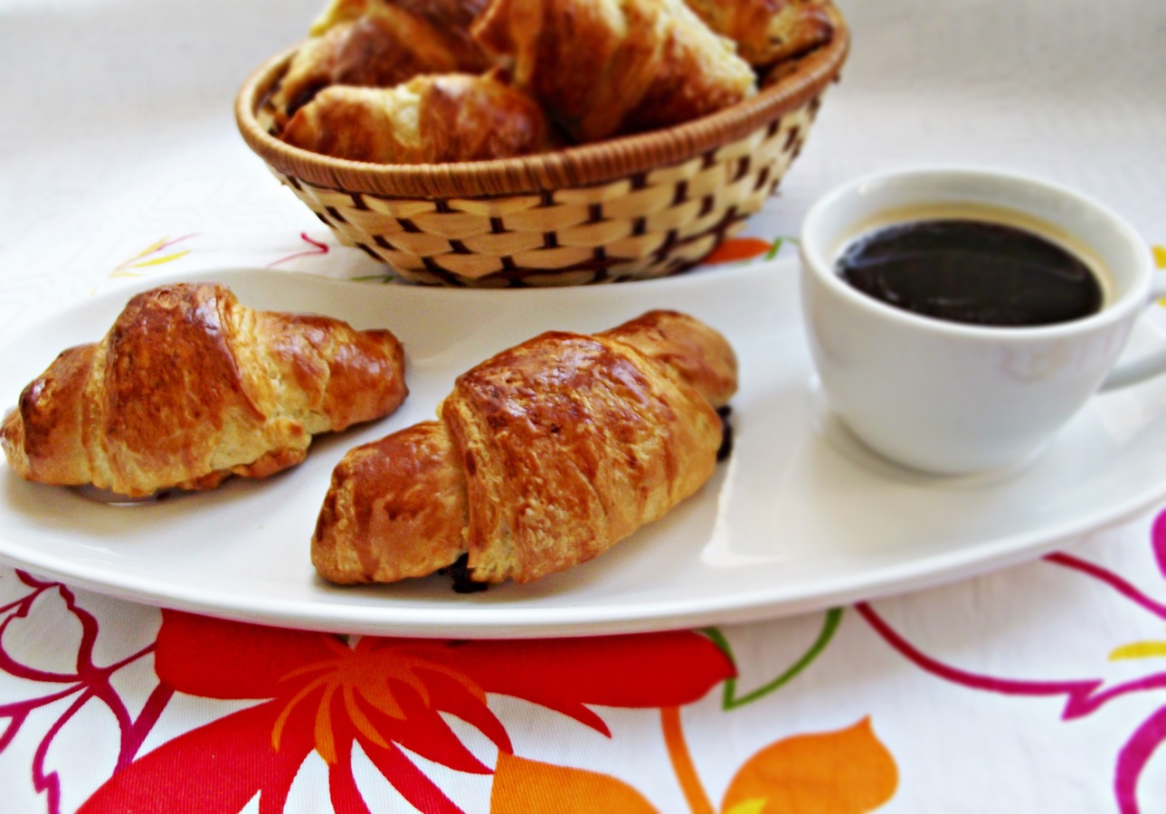 Croissante cu ciocolata