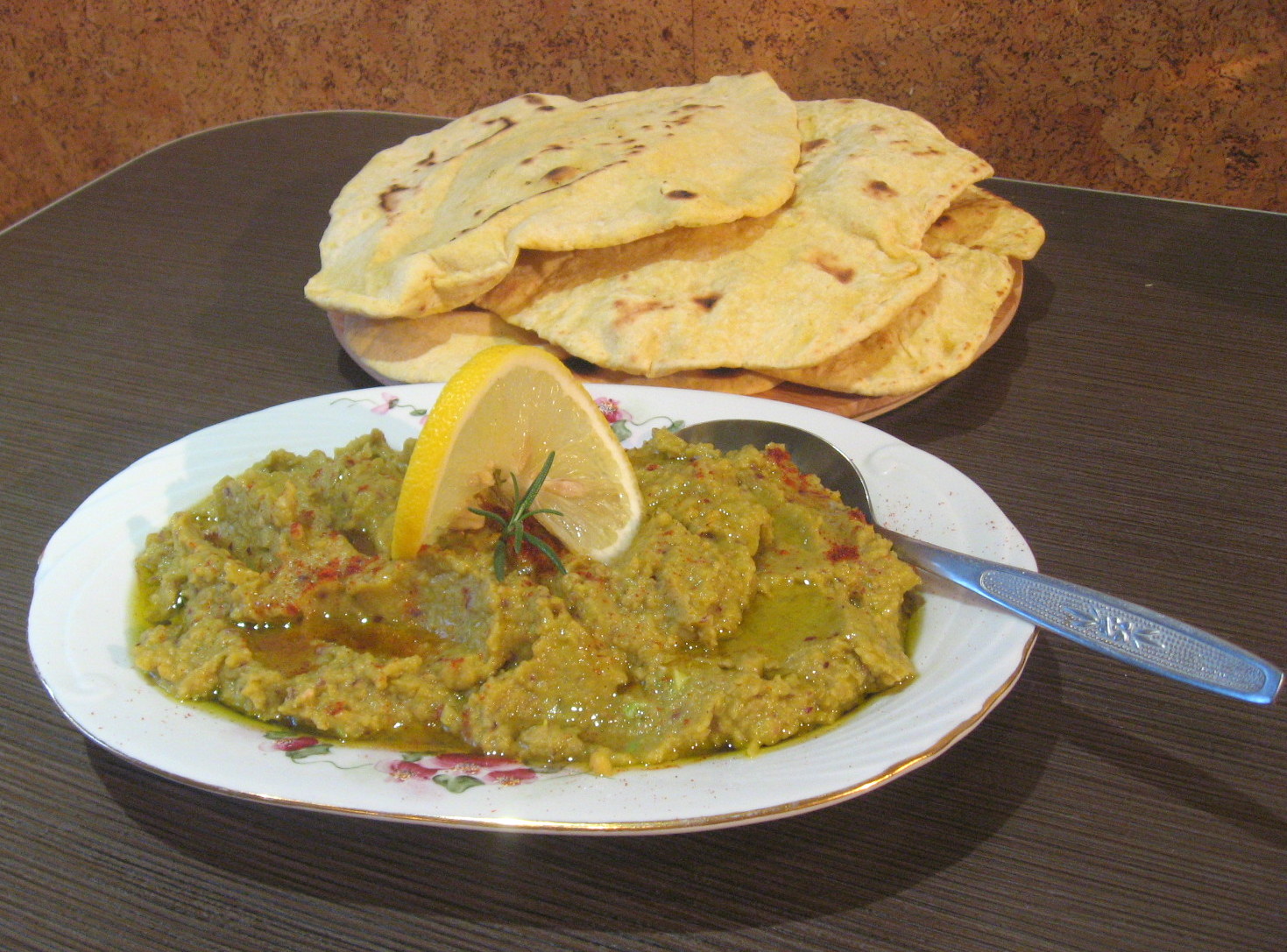 Pasta de naut cu avocado si lipii