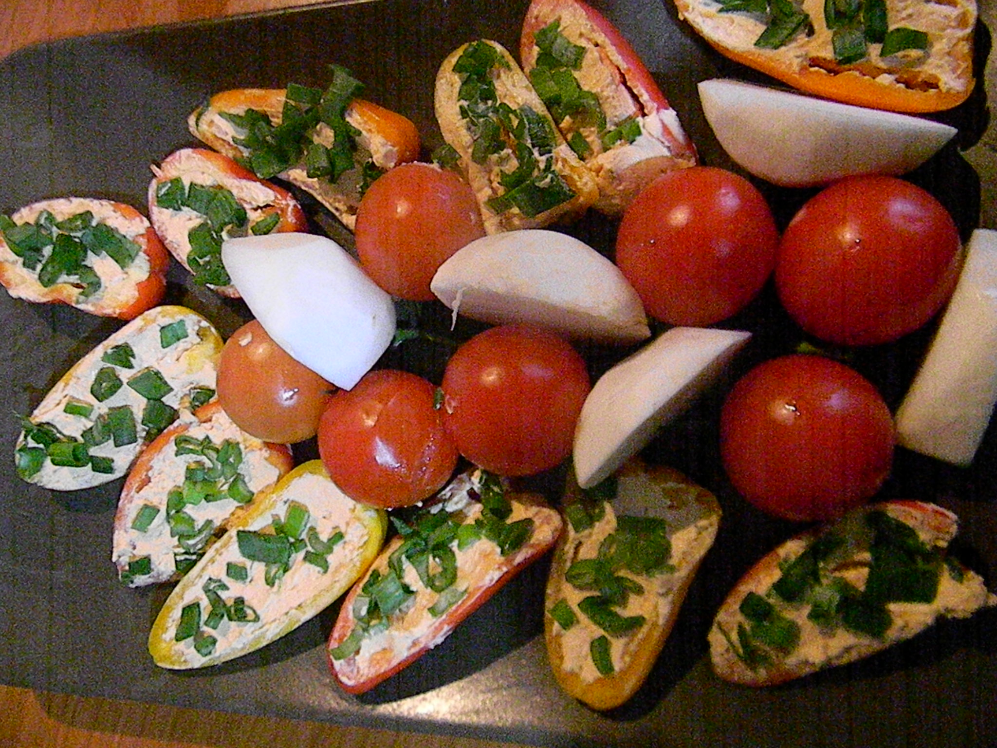 Aperitiv cu ardei si branzica pufoasa