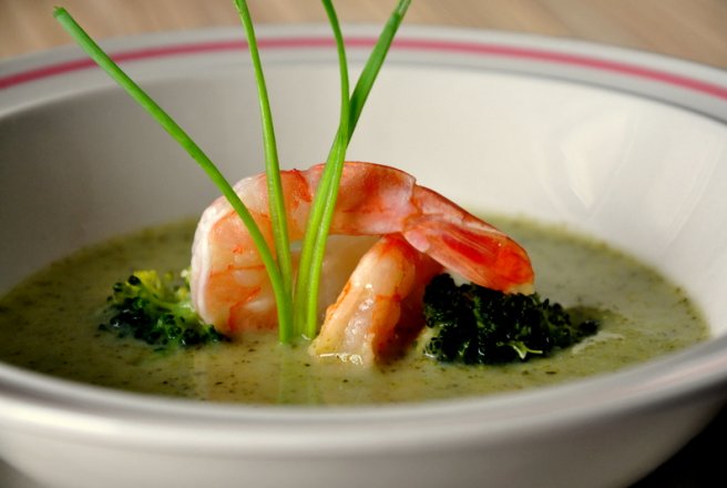 Brokkolicremesuppe mit Garnelen- Supa crema de brocoli cu creveti