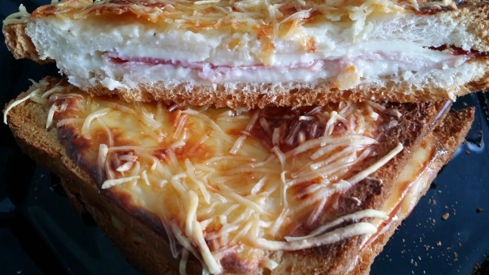 Sandwich la cuptor: Croque-Monsieur